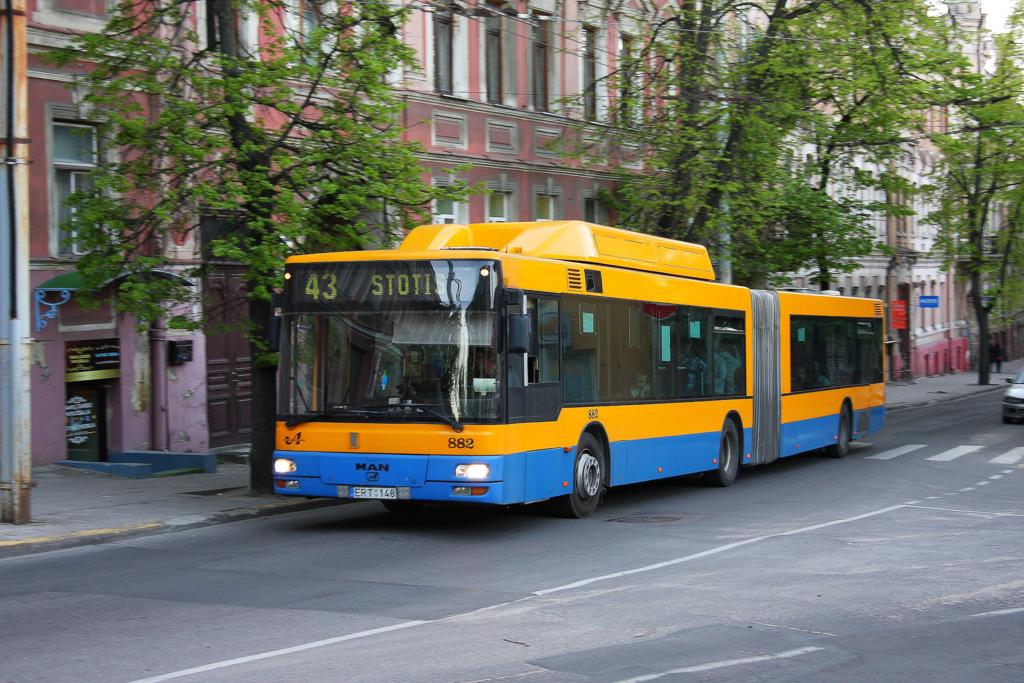 Vilnius (Lettland) 2.5.2012
Moderner MAN Gliederbus auf der Linie 41.