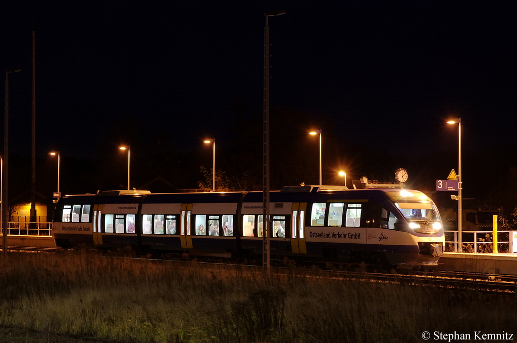 VT 0004 der OLA - Ostseeland Verkehr GmbH als MR51 (MR 68937) von Rathenow nach Brandenburg Hbf in Rathenow. Noch 6 Tage dann hei�t es f�r die M�rkische Regiobahn nach vier Jahren auf wiedersehen sagen. 04.12.2011