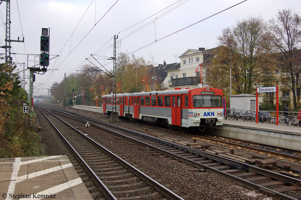 VT 2.33 der AKN als A3 (AKN 4451) von Elmshorn nach Ulzburg Sd in Elmshorn. 08.11.2011