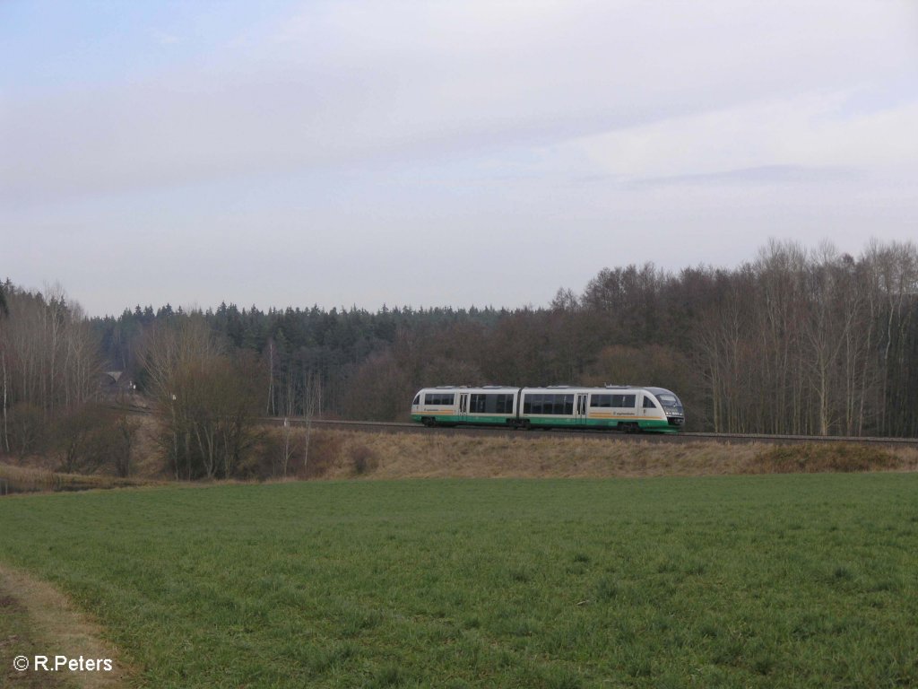 VT12 „Landkreis Tirschenreuth“ zieht bei Oberteich als VBG86559 Regensburg. 21.11.09

