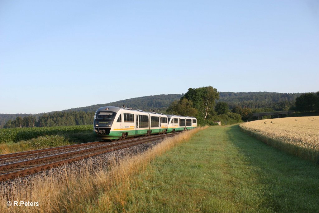 VT14 „Stadt Neustadt an der Waldnaab“ + VTxx als VBG81107 Hof - Regensburg bei Oberteich. 23.07.11
