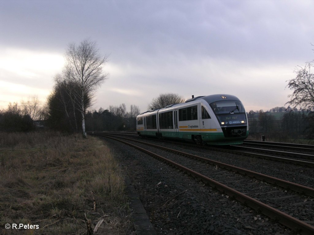 VT15 „Landkreis Neustadt an der Waldnaab“ rollt bei Sch�nfeld als VBG nach Hof. 21.11.09