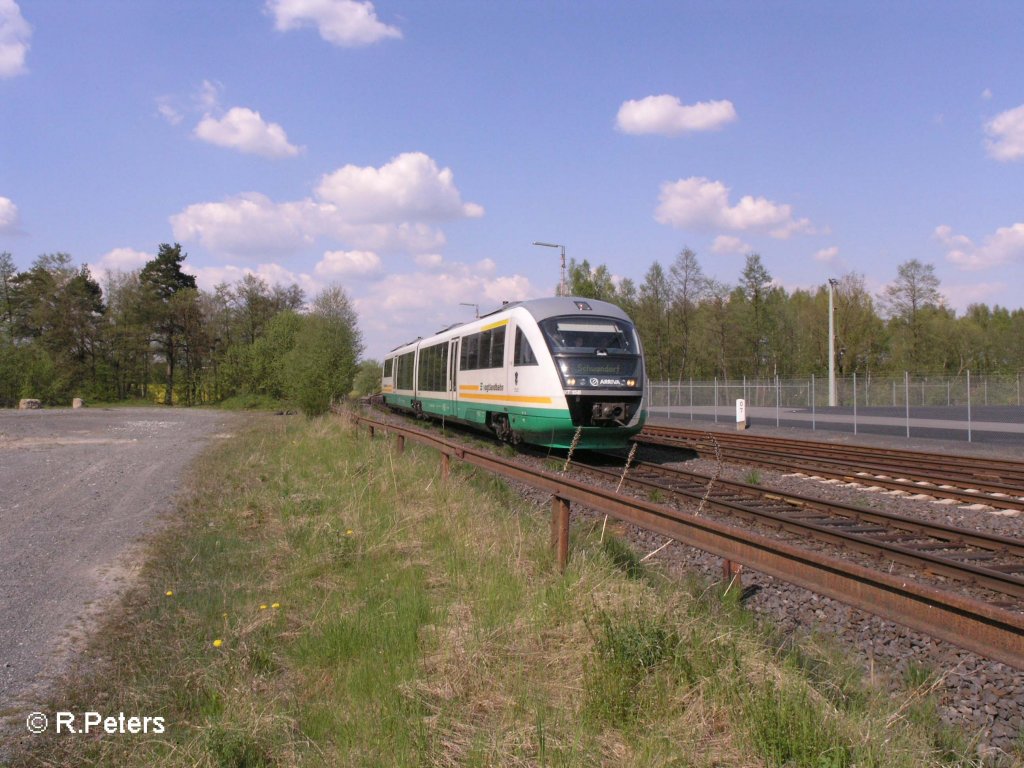VT15 f�hrt in Wiesau/Oberpfalz als VBG86565 nach Schwandorf ein. 08.05.08
