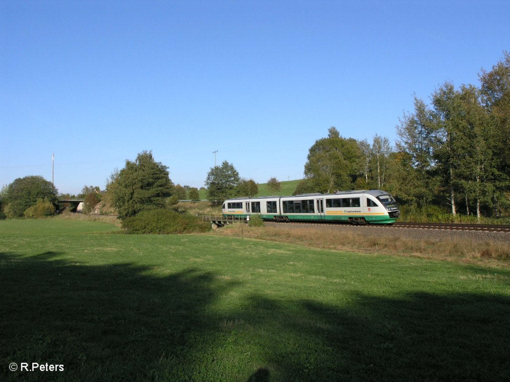 VT16 „Stadt Regensburg“ zieht bei R�thenbach im Steinwald als VBG86567 nach Regensburg vorbei. 27.09.09


