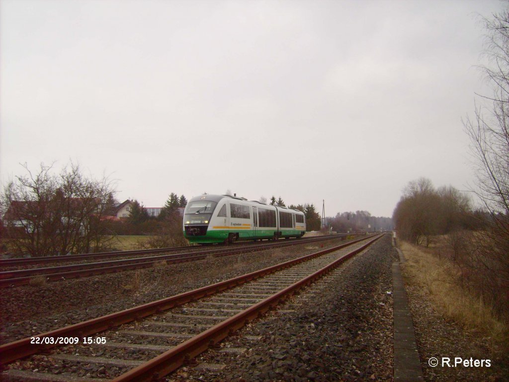 VT19 rollt mit einer VBG nach Regensburg bei Sch�nfeld. 22.03.09