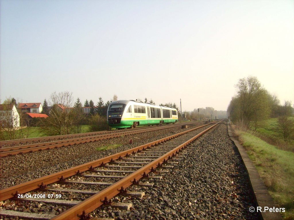 VT24 auf den Weg nach Regensburg bei Sch�nfeld. 26.04.08