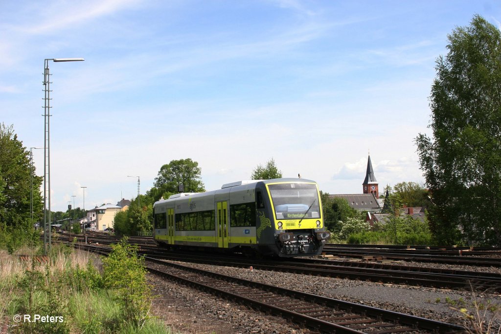 VT650.721 verl�sst Marktredwitz mit der ag84540 nach Kirchenlaibach. 11.05.12