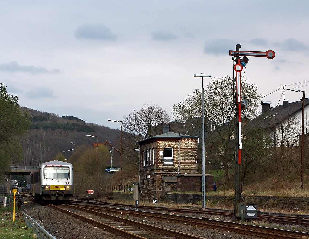 VT/VS 51 (BR 628.4) der Westerwaldbahn (WEBA) fhrt als Ersatzverkehr fr die Hellertalbahn, hier am 10.04.2012  kurz vor dem Bahnhof Herdorf in Richtung Betzdorf/Sieg. Der Trieb-/Steuerwagen wurden 1994 bei DWAG unter den Fabrik-Nr. 91341/91342 gebaut.