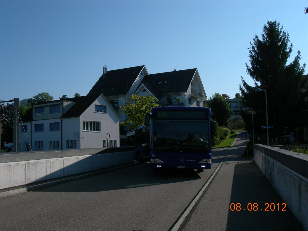 VZO-Mercedes Citaro NR.106 Baujahr 2008 auf der engen Br�cke in R�ti am 8.8.12