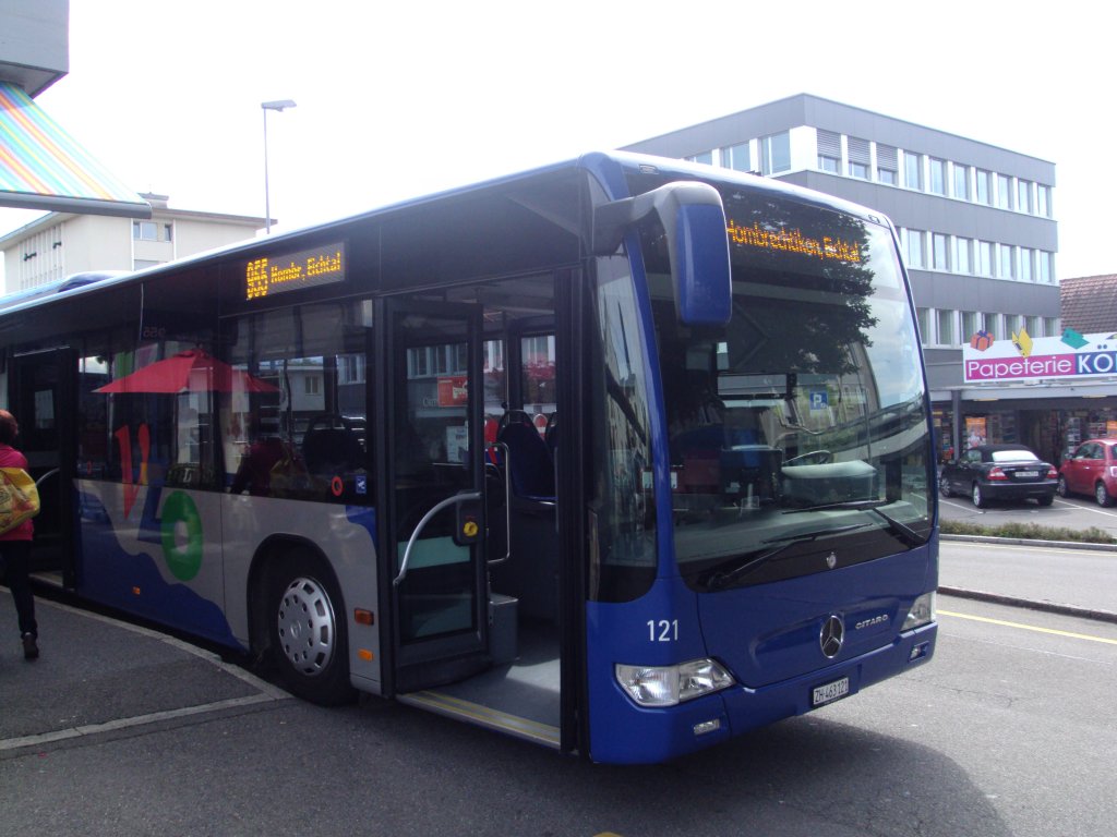 VZO-Mercedes Citaro NR.121 Baujahr 2012 am Bahnhof St�fa am 25.9.12. Der zweitneuste Bus der VZO.