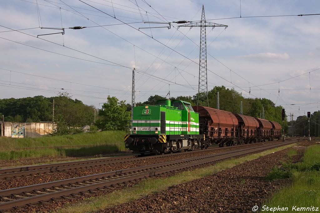 Werklok 22 (293 025-3)  Lisa 2  EB - Erfurter Bahn GmbH mit einem Tagds Ganzzug in Satzkorn und fuhr in Richtung Priort weiter. Netten Gru an den Tf! 16.05.2013