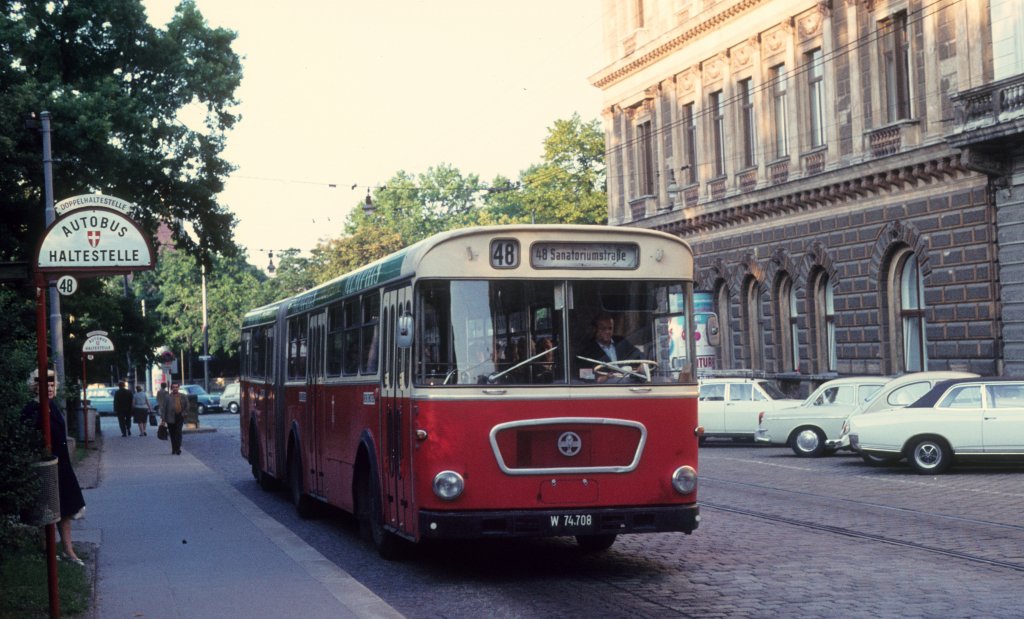 Wien WVB Buslinie 48 Schmerlingplatz am 17. Juni 1971.