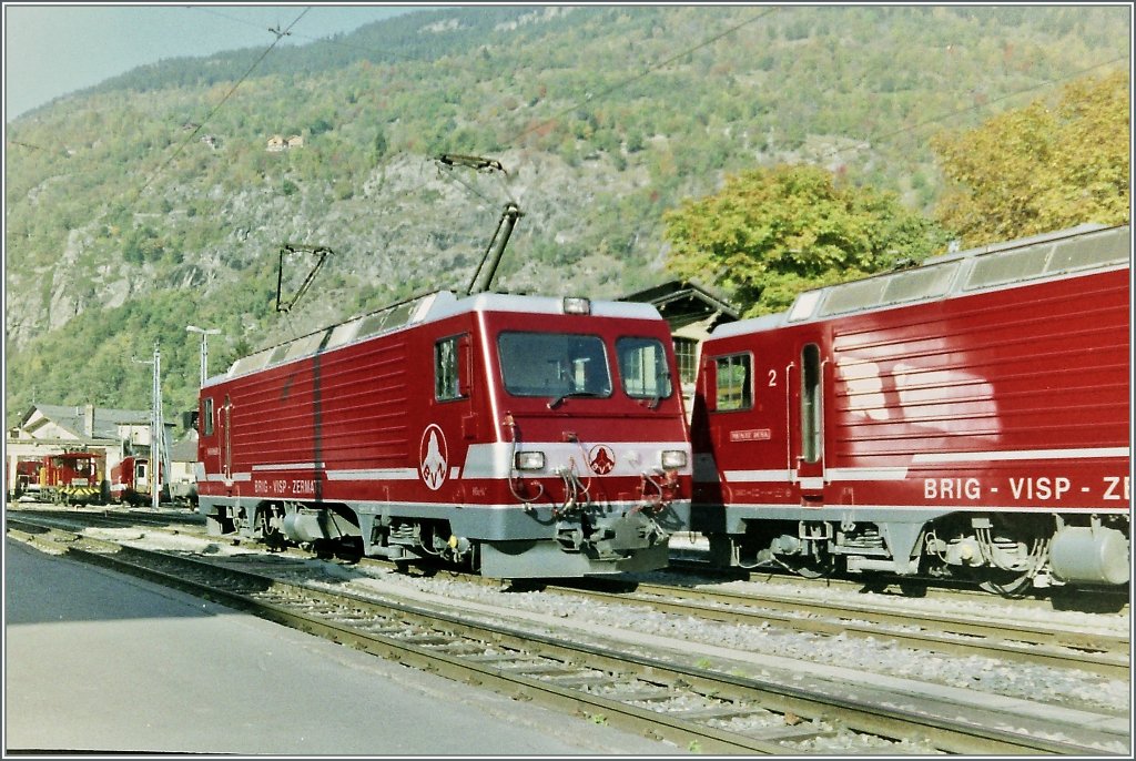 Zwei BVZ HGe 4/4 zur der Zeit, als die reiche BVZ noch nicht mit der armen FO zwangsverheitratet war...
Brig, im Okt. 1994 (gescanntes Negativ)