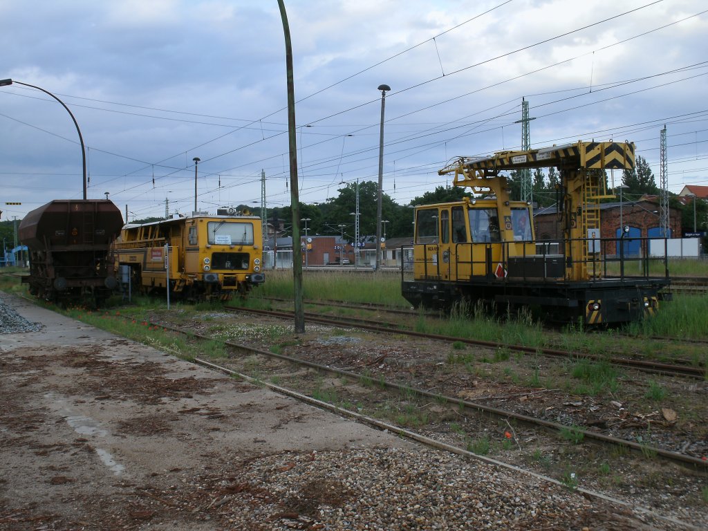 Zweischwellenstopfmaschine,GAF und ein Facs,am 27.Juni 2013,in Bergen/R�gen.