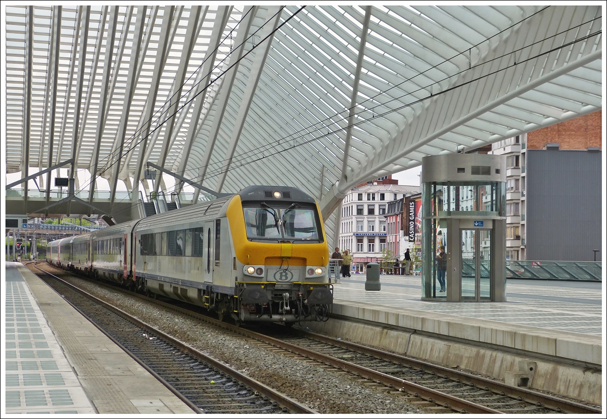 . Am 10.05.2013 fhrt der ICa 511 Oostende - Eupen mit einer Versptung von 15 Minuten in den Bahnhof Lige Guillemins ein. (Jeanny)

Die I 11 BDx (Steuerwagen) wurden 1996 - 1998 in einer Stckzahl von 21 gebaut. Sie sind fr einer Geschwindigkeit von 200 km/h zugelassen.