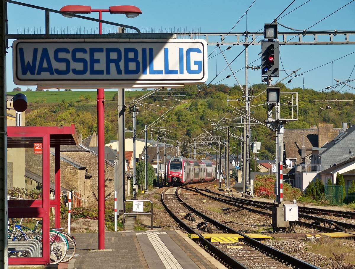 . Aus Trier kommend, fhrt der CFL KISS 2306 am 02.10.2015 in den Bahnhof von Wasserbillig ein. (Hans)