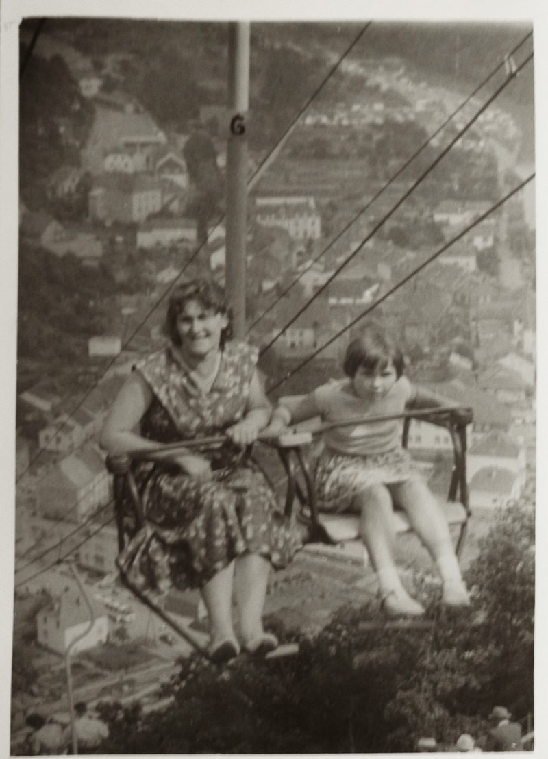 . Da werden Kindheitserinnerungen wach - Nicht ganz angstfrei �berstand ich die Fahrt mit dem Sessellift in Vianden an der Seite meiner Mutter Ende der 1950er Jahre wohl doch unbeschadet. (Jeanny)