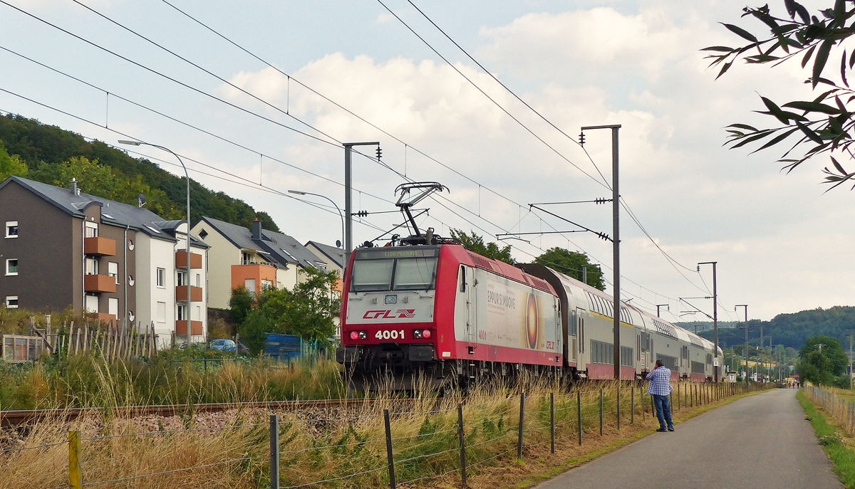 . Die 4001 mit ihrer Werbung war mir der Nachschuss auf den RE 3741 Troisvierges - Luxembourg in Rollingen/Mersch wert. 21.08.2015 (Jeanny)
