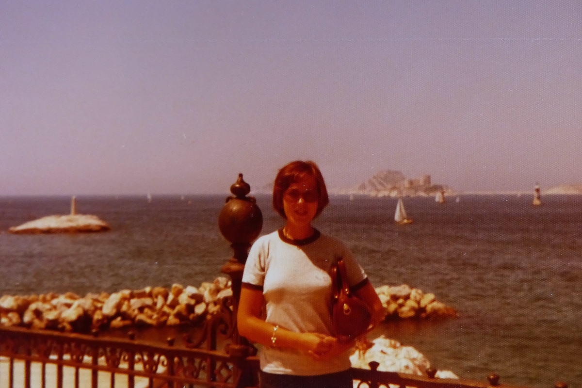 . Die Frioul-Inseln (franz�sisch: Archipel du Frioul) mit der �le d’If und dem ber�hmten Ch�teau d'If von Marseille aus gesehen am 05. oder 06.06.1976 - fotografierter Papierabruck. ( Nur eine von meinen damaligen Begleiterinnen kommt als Fotografin in Frage) ;-)