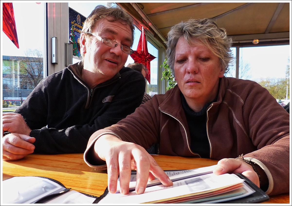 . Die T�cken fl�mischer Speisekarten. Wie gut, dass einer von uns diese Sprache beherrscht. ;-)  Br�gge, 23.11.2013 (Jeanny)