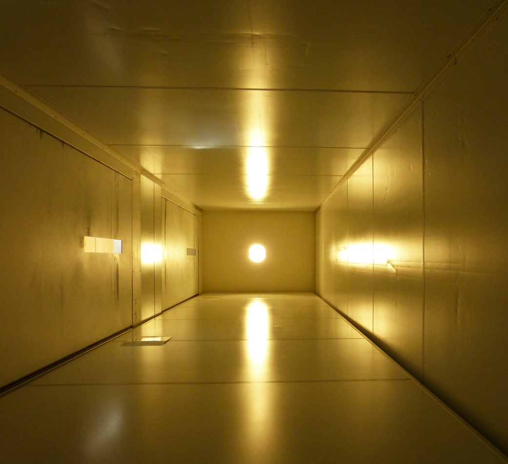 . Ein Bild f�r Margaretha und Armin: In Etten-Leur haben wir die perfekte  NachObenBef�rderungsEinrichtung  gefunden. Zu viert geht es nur mit den Rucks�cken �ber den K�pfen. ;-) 06.09.2015 (Hans)