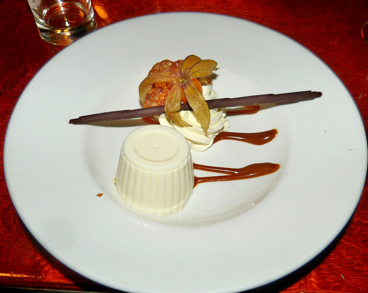 . Im Bahnhof Amsterdam CS befindet sich eines der besten Buffets weltweit, das Grand Caf�/Restaurant 1e klas. Da es dort Panna Cotta als Dessert gibt, braucht man sich dar�ber nicht zu wundern. ;-) 25.09.2016 (Hans) 