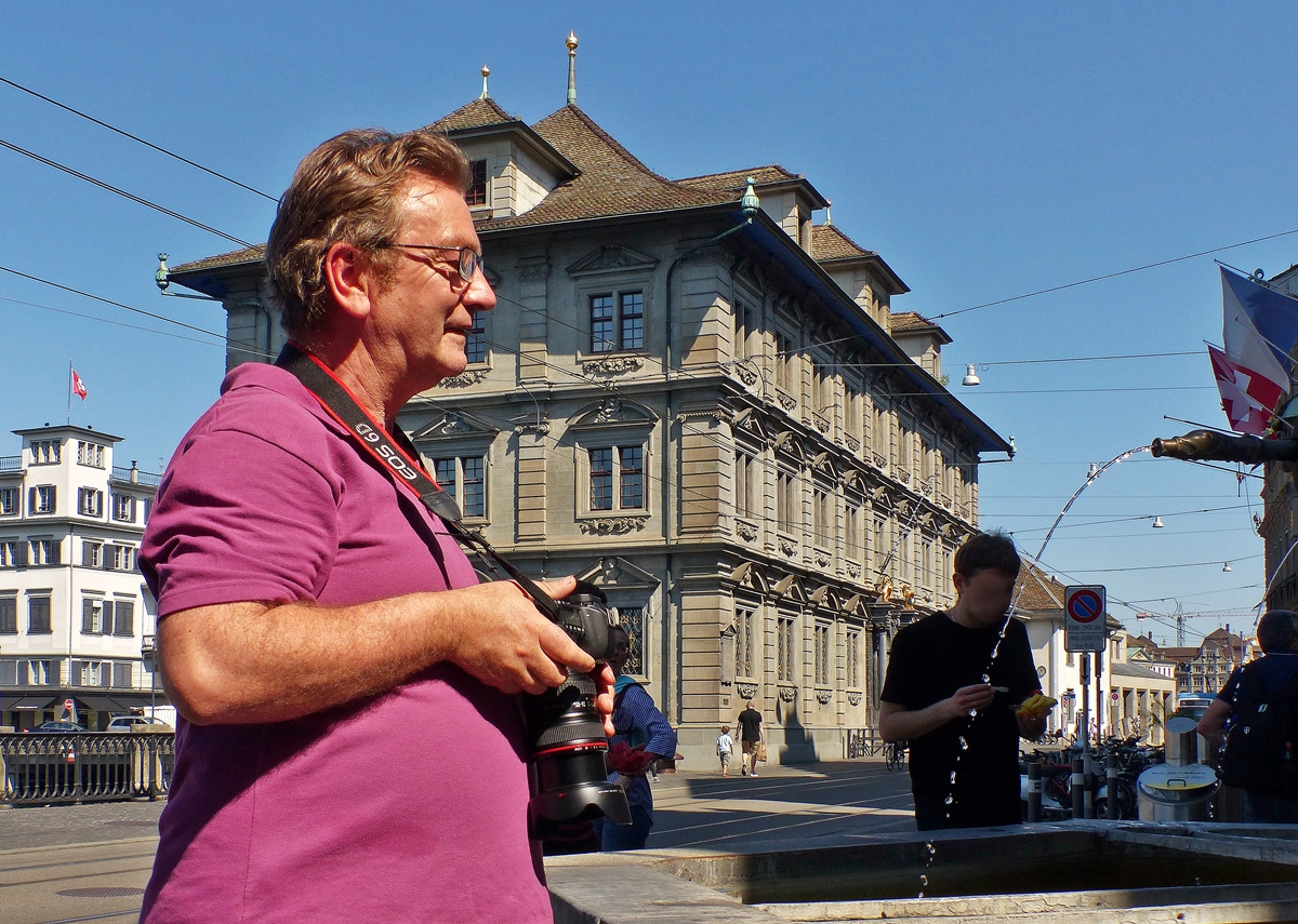 . In Z�rich faszinieren nicht nur die tollen Bahnen den netten Fotografen. 06.06.2015 (Jeanny)