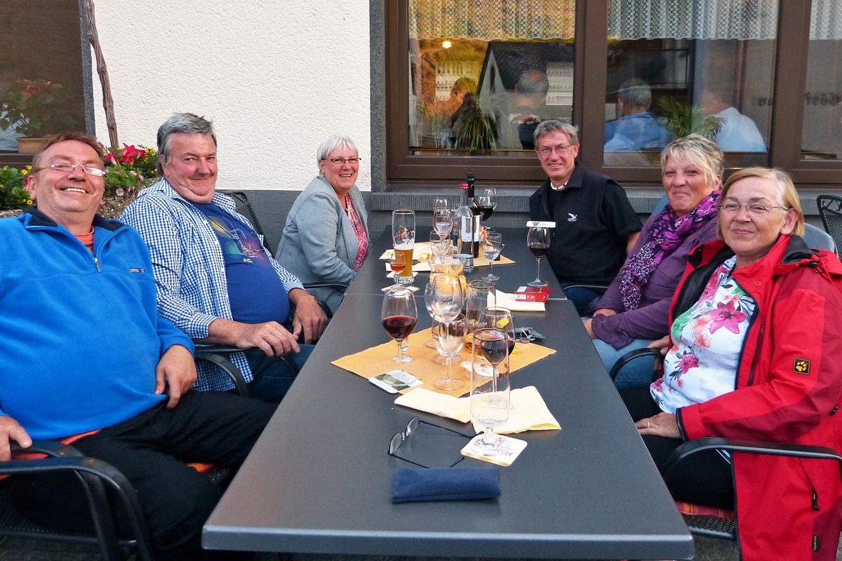 . Je sp�ter der Abend, ... Kattenes, 21.06.2014 (Der Name der Fotografin ist leider nicht bekannt)