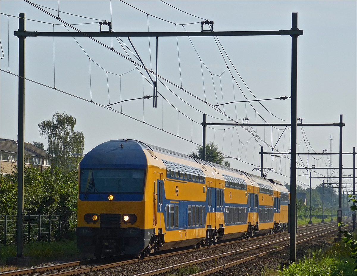  NS Triebzug 7542 fhrt nahe Etten-Leur aus Breda kommend in Richtung Roosendaal an mir vorbei. 31.08.2019 (Hans)