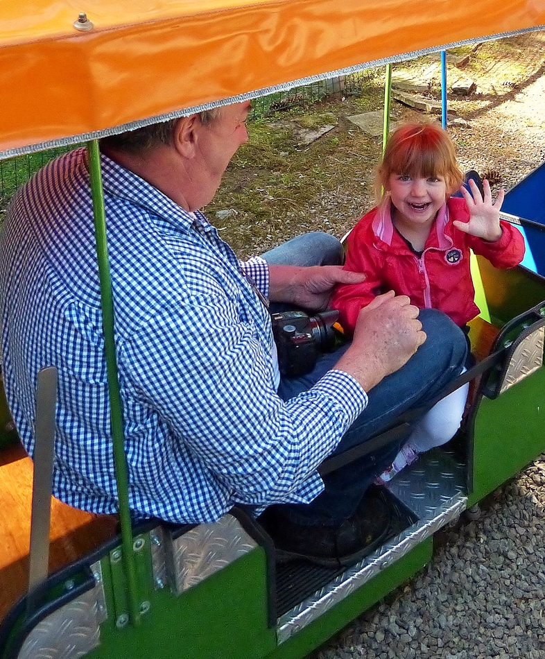 . Parc Merveilleux Bettembourg - Petit train, Fahrspa fr Gro und Klein. 17.05.2014 (Jeanny)