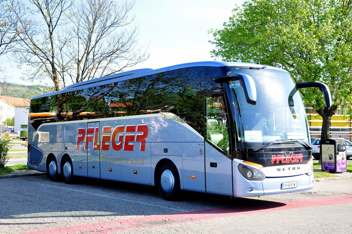  Setra 516 HD von Pfleger Reisen aus Niedersterreich in Krems gesehen.