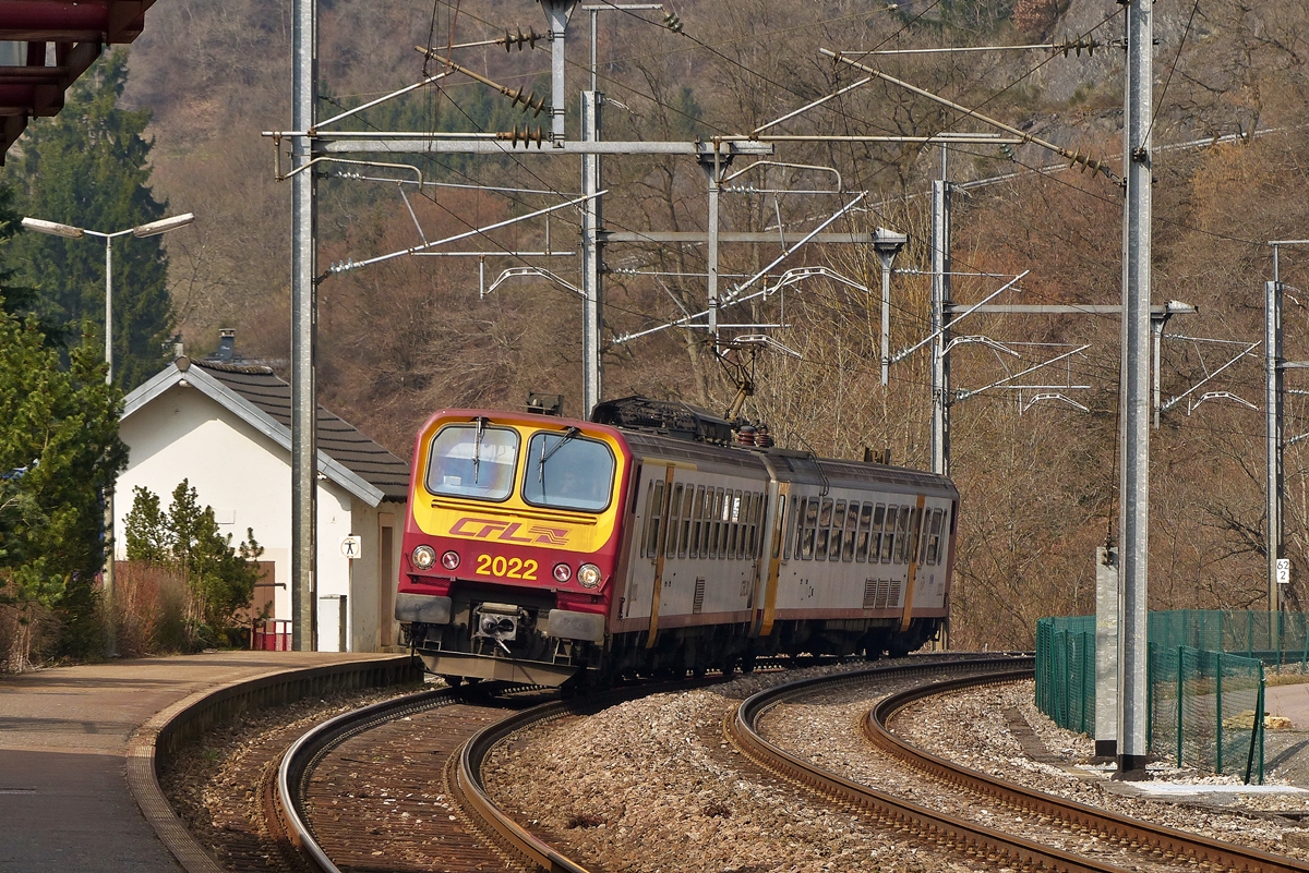. Z 2022 erreicht am 23.03.2015 als RE 3838 Troisvierges - Luxembourg den Bahnhof von Kautenbach. (Jeanny)