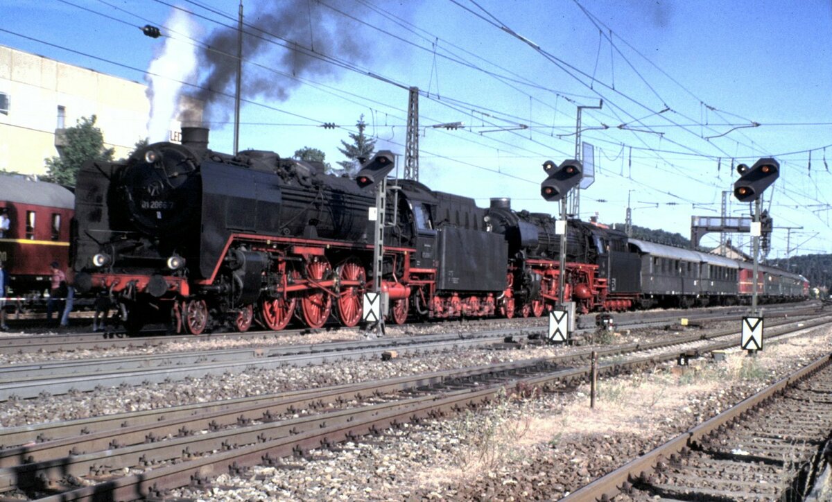 01 066 und 01 1066 in Amstetten am 15.06.1996.