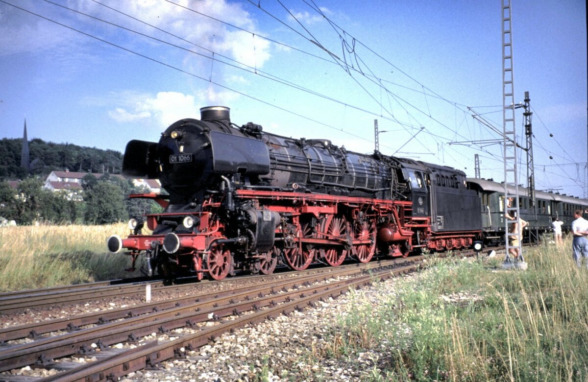 01 1066 der UEF in Amstetten im Juli 1991.(Diascan)