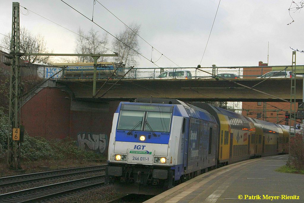 03/02/2015:
IGT 246 011 mit RE5 bei Einfahrt in Hamburg-Harburg