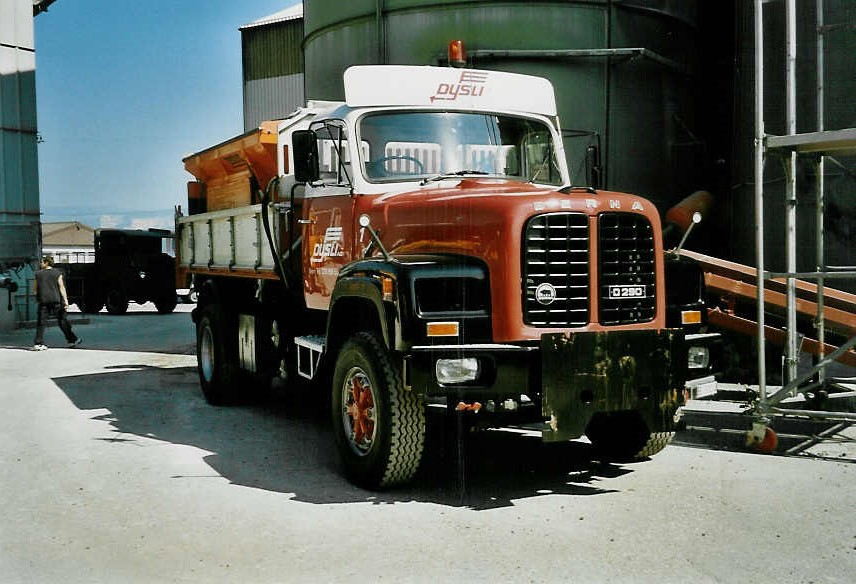 (049'426) - Aus dem Archiv: Dysli, Bern - Nr. 1/BE 3310 U - Berna am 25. August 2001 in Niederbipp, Saurertreffen