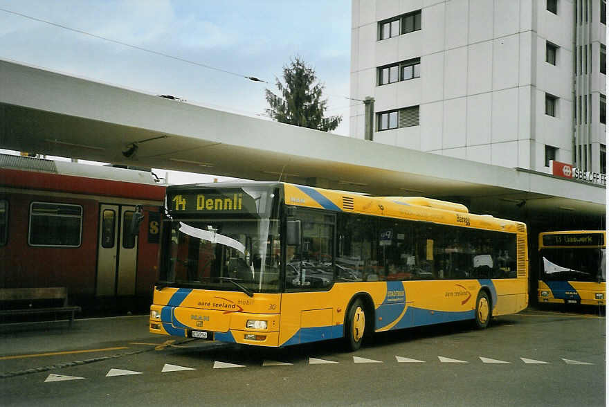 (083'229) - ASm Langenthal - Nr. 30/BE 545'549 - MAN am 20. Februar 2006 beim Bahnhof Langenthal