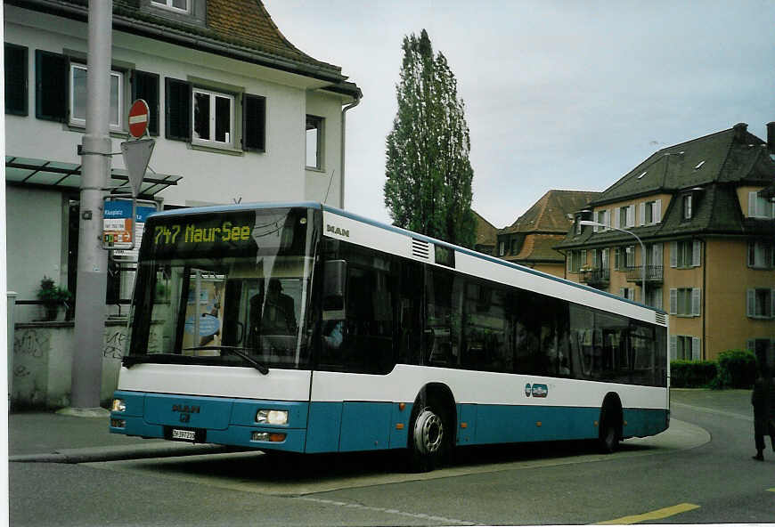 (085'609) - Gut, Binz - Nr. 10/ZH 397'210 - MAN am 25. Mai 2006 in Zrich, Klusplatz