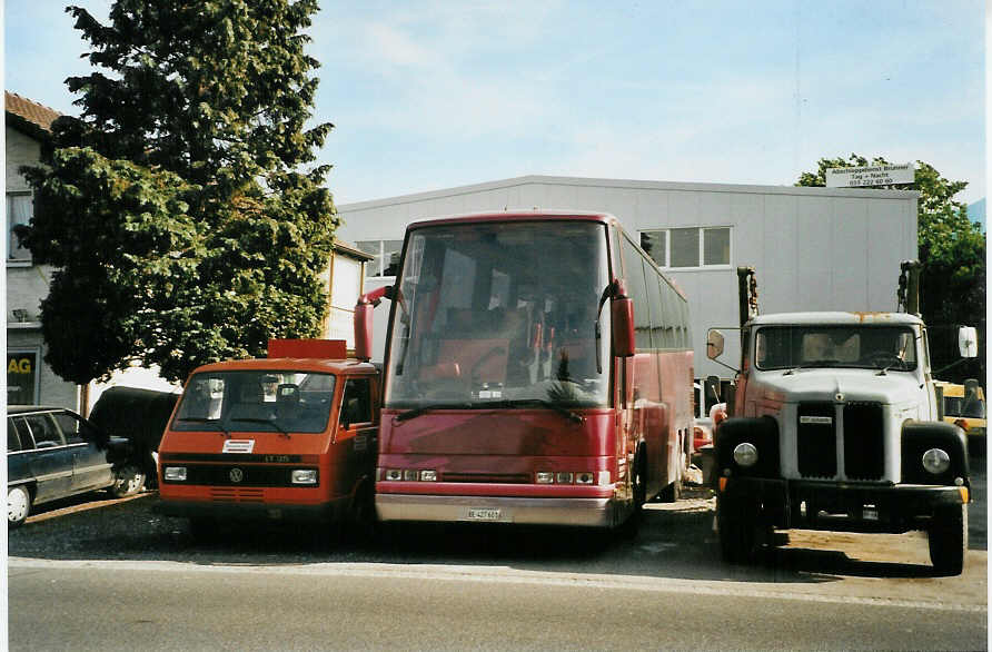 (085'933) - Brunner, Thun - BE 427'601 - Drgmller (ex Car Rouge, Kerzers) am 10. Juni 2006 in Thun-Lerchenfeld, Garage