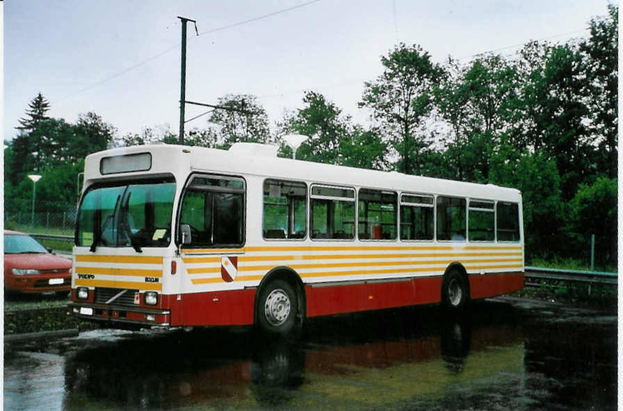 (086'737) - AOE Langnau - Nr. 11/BE 550'362 - Volvo/R&J (ex STI Thun Nr. 33; ex SAT Thun Nr. 33) am 18. Juni 2006 in Langnau, Garage