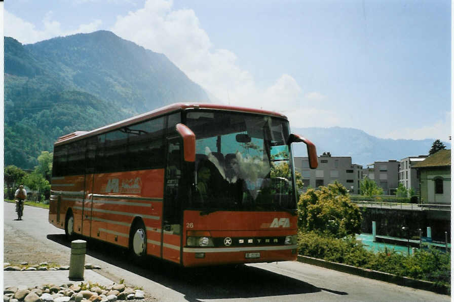 (087'112) - AFA Adelboden - Nr. 26/BE 21'181 - Setra (ex Nr. 16; ex Frhlich, D-Ludwigshafen/Rhein) am 2. Juli 2006 beim Bahnhof Interlaken West