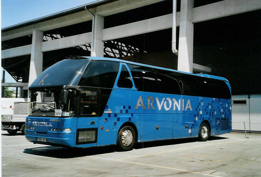 (087'310) - Aus England: Arvonia, Caernarfon - YN05 BVV - Neoplan am 18. Juli 2006 in Thun, Grabengut