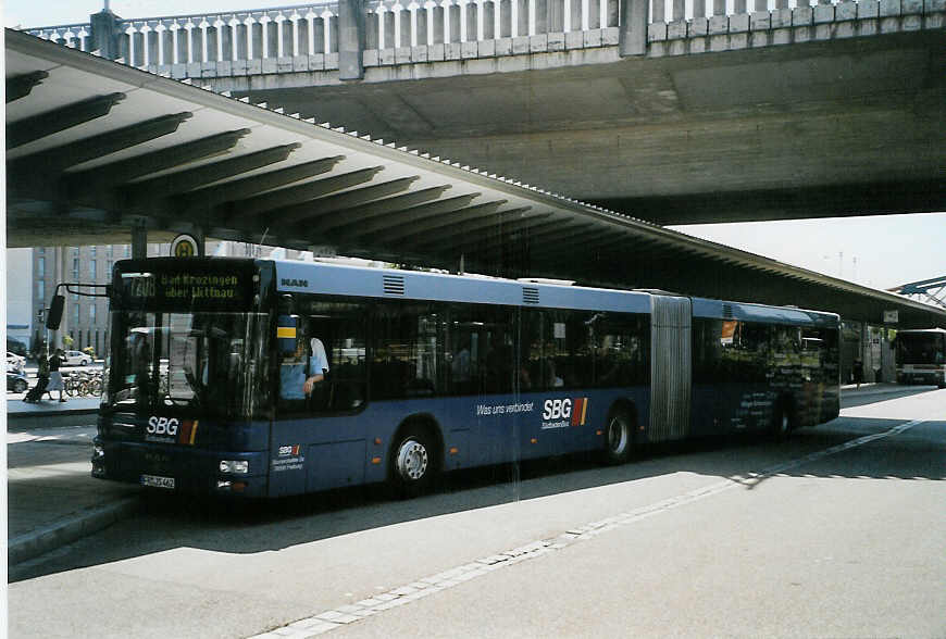 (087'403) - SBG Freiburg - FR-JS 462 - MAN am 24. Juli 2006 beim Bahnhof Freiburg