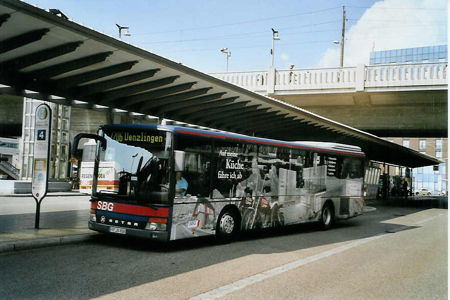 (087'419) - SBG Freiburg - FR-JS 858 - Setra am 24. Juli 2006 beim Bahnhof Freiburg