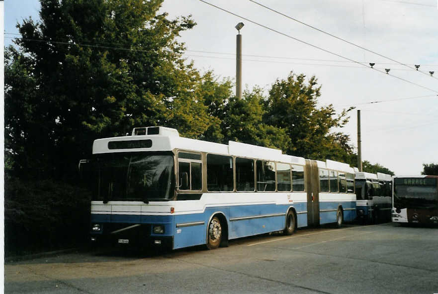 (087'633) - TPF Fribourg - Nr. 577/FR 300'404 - Volvo/Hess (ex TF Fribourg Nr. 177) am 26. Juli 2006 in Fribourg, Garage