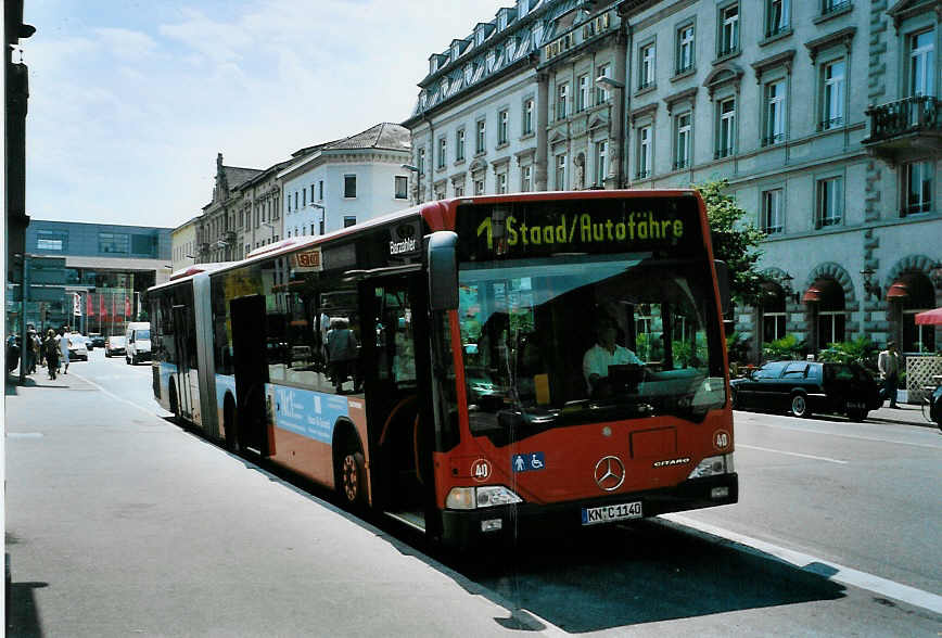 (088'400) - SWK Konstanz - Nr. 40/KN-C 1140 - Mercedes am 31. Juli 2006 beim Bahnhof Konstanz