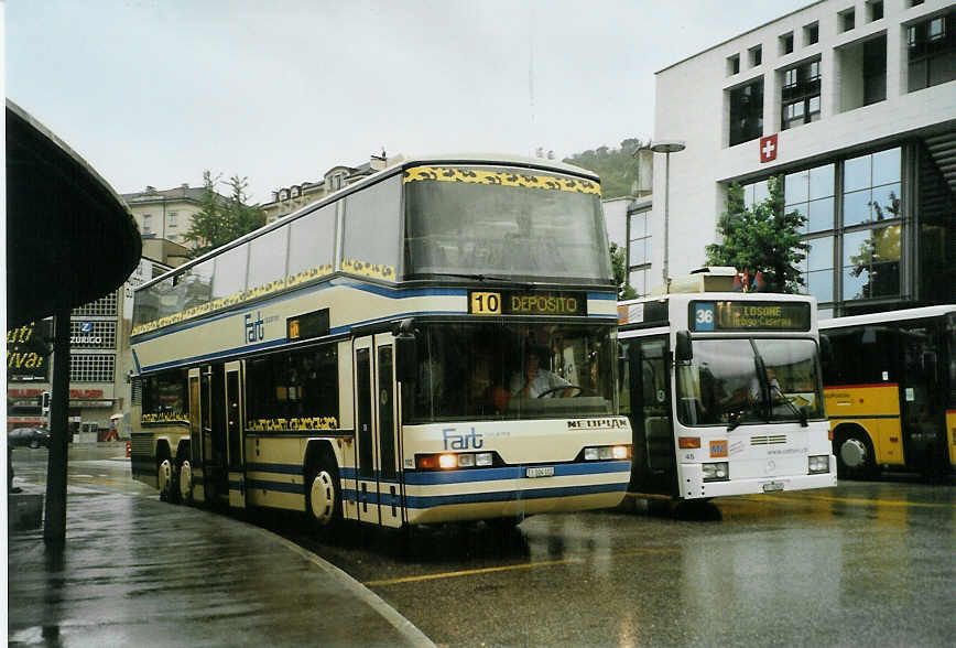 (088'713) - FART Locarno - Nr. 102/TI 104'102 - Neoplan am 3. august 2006 beim Bahnhof Locarno