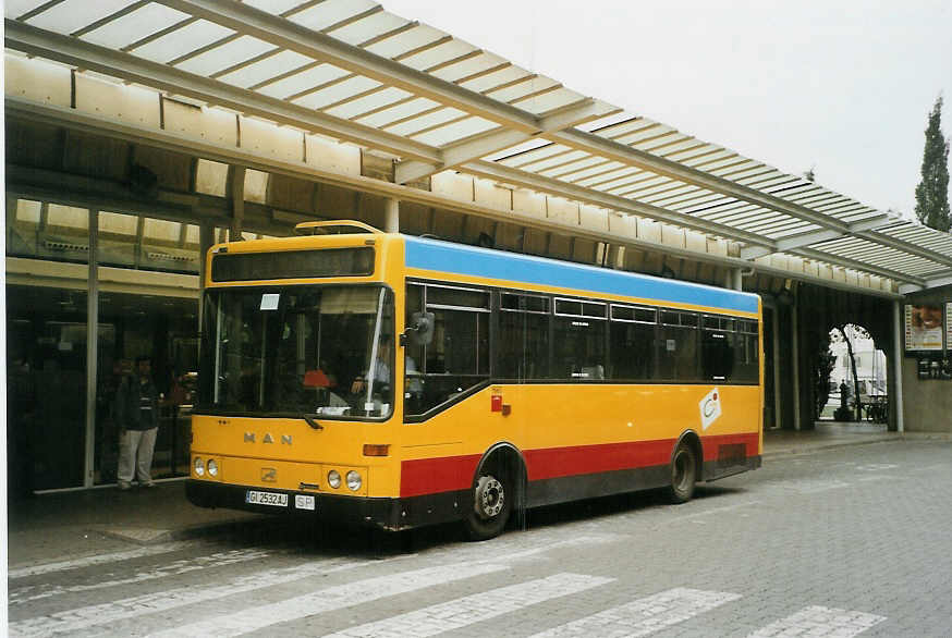 (090'128) - TMG Girona - GI 2532 AJ - MAN am 9. Oktober 2006 beim Bahnhof Girona