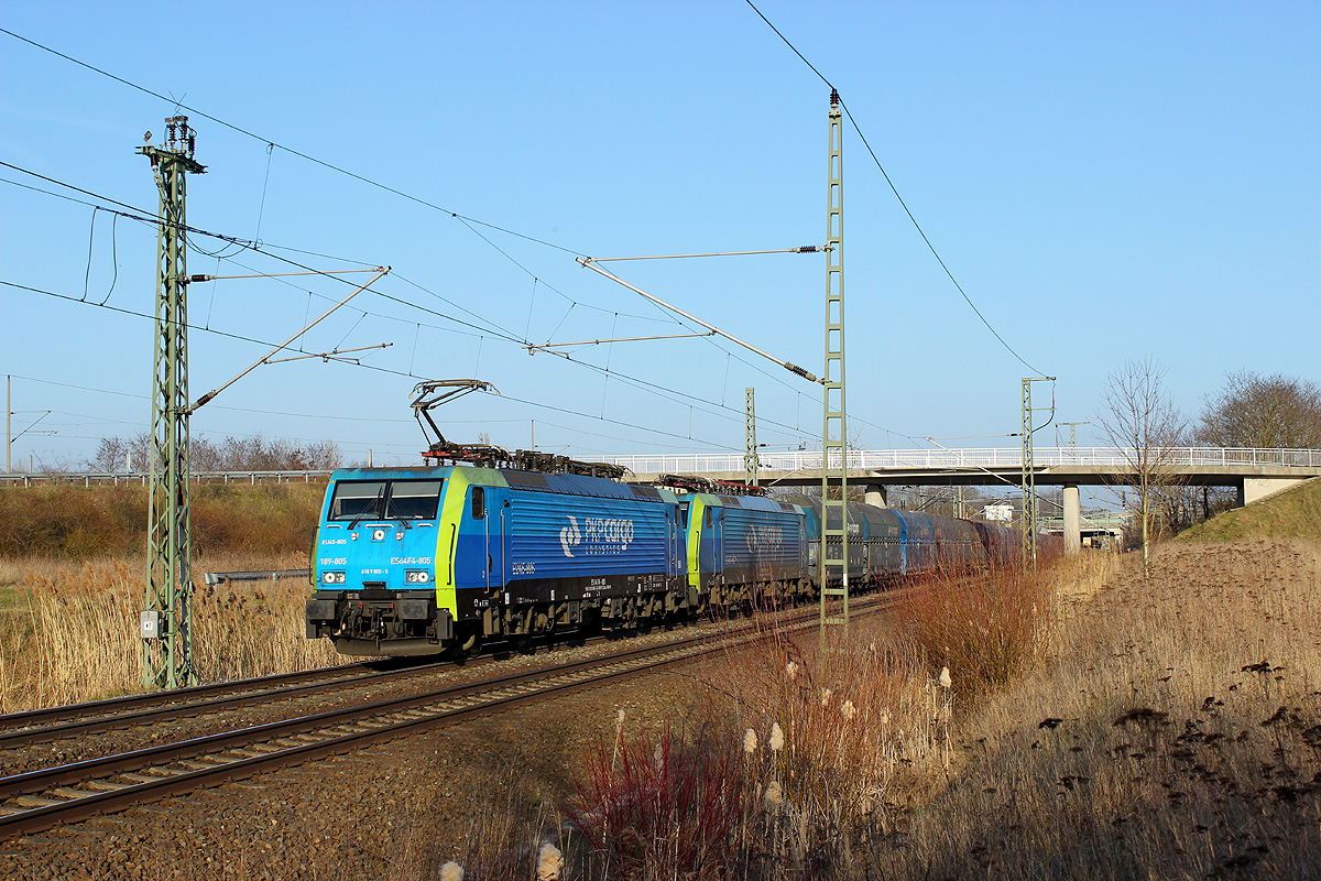 09.03.2014 16:17 Uhr - Ein Kohlezug mit der PKP EU45-805 und einer weiteren mitgeschleppten EU45 fuhr in Richtung Oebisfelde aus.