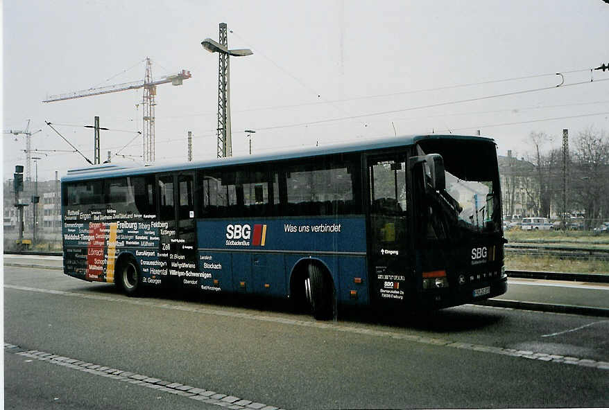 (091'109) - SBG Freiburg - FR-JS 373 - Setra am 23. Dezember 2006 beim Bahnhof Freiburg